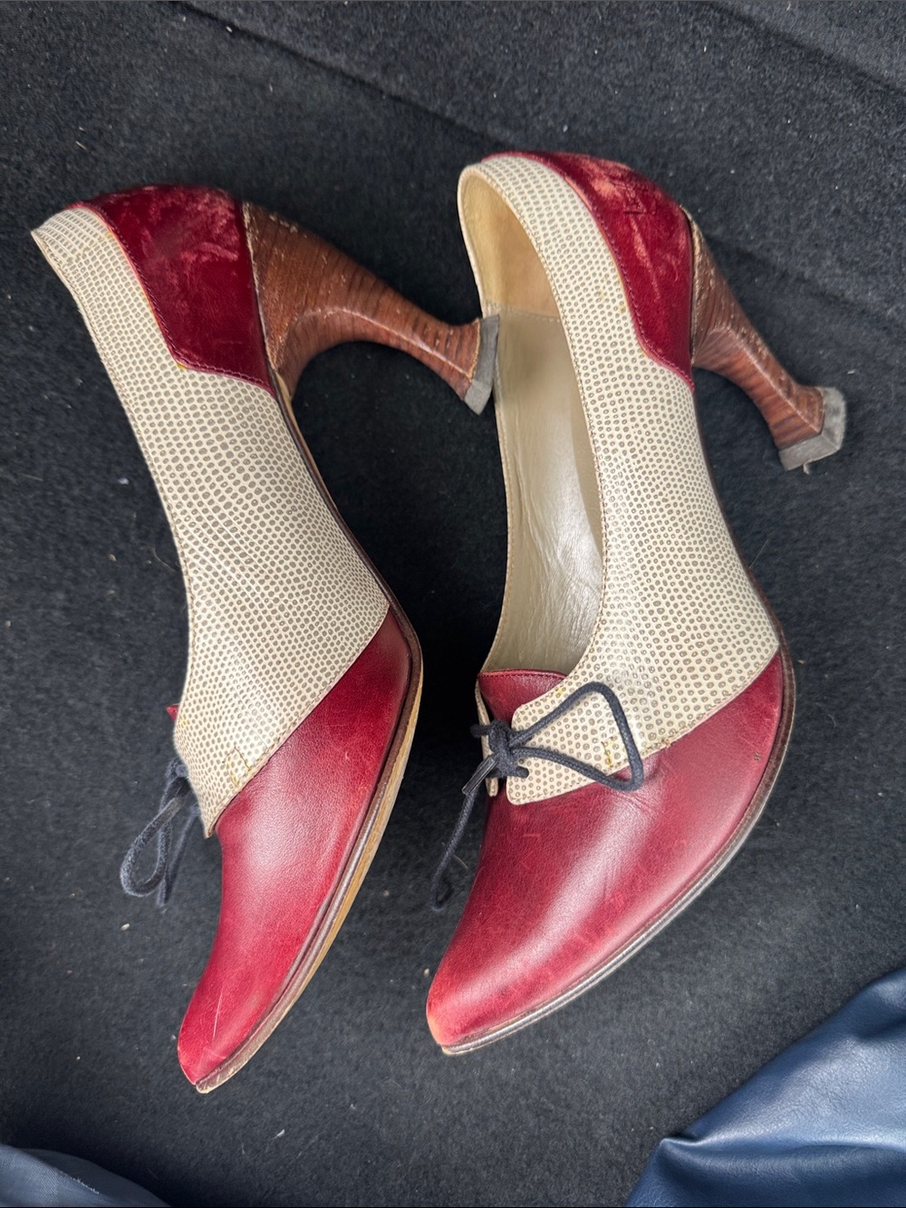 John Fluevog Sumatra Coffee Burgundy Off White Pumps Laces Pointed Shoes size 8 - Picture 3 of 9